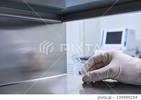 Medical technology validation process in a sterile laboratory environment Medical technology validation process in a sterile laboratory environment 139990284