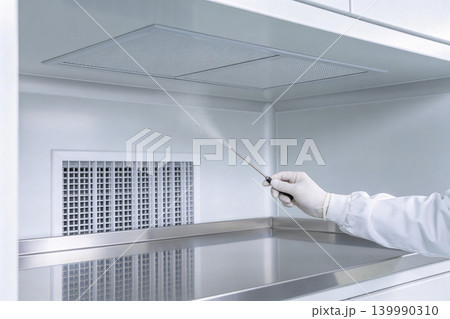 Sterile environment maintenance with a spray nozzle in a cleanroom Sterile environment maintenance with a spray nozzle in a cleanroom 139990310