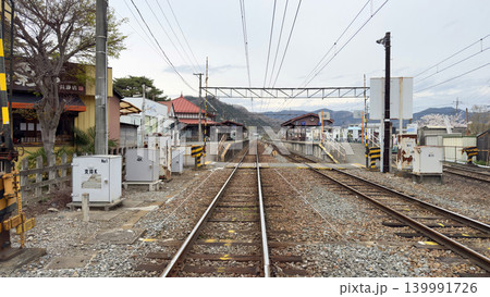 長瀞駅を踏切から見たホームの風景 長瀞駅を踏切から見たホームの風景 139991726