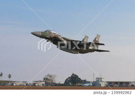 離陸する航空自衛隊飛行教導群F-15DJイーグル 離陸する航空自衛隊飛行教導群F-15DJイーグル 139992062