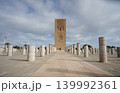 モロッコ、ラバドの観光地ハッサン塔 139992361