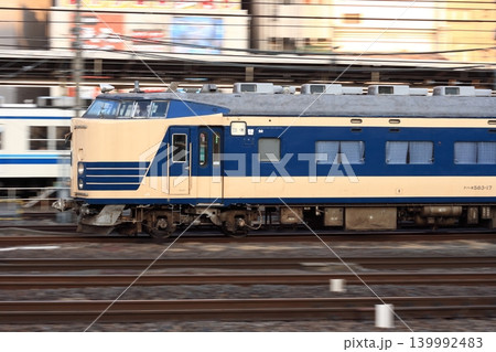駅を発車する583系電車の季節臨時列車「ゲレンデ蔵王」号_2011/2/4 駅を発車する583系電車の季節臨時列車「ゲレンデ蔵王」号_2011/2/4 139992483