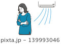 夏場のクーラーと冷え性の女性イラスト素材 139993046