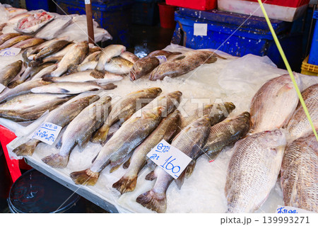 タイの市場で売られている魚 タイの市場で売られている魚 139993271
