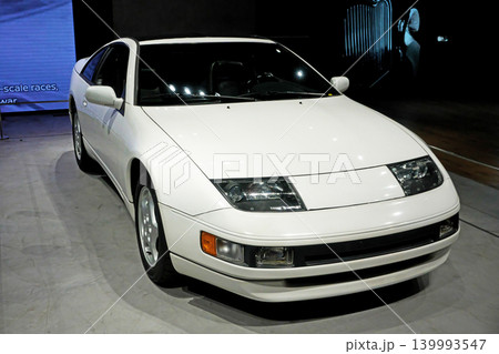 ショールームに展示されているニッサン 300ZX 2シーター ショールームに展示されているニッサン 300ZX 2シーター 139993547