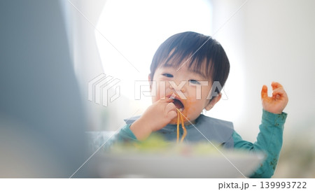 4人家族の食卓風景 4人家族の食卓風景 139993722