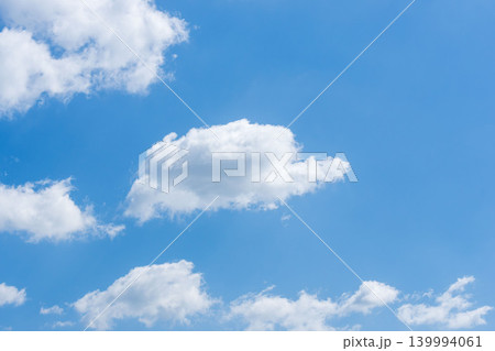 春風が強く吹く青空と雲01 春風が強く吹く青空と雲01 139994061
