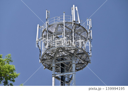 通信イメージ(電波塔:基地局) 通信イメージ(電波塔:基地局) 139994195