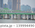 韓国　漢江鉄橋を渡る地下鉄1号線の電車 139994490