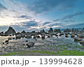 【橋杭岩 (日の出)】 和歌山県東牟婁郡串本町くじの川 139994628