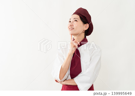 パン屋のユニフォームを着ている女性 139995649