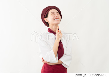 パン屋のユニフォームを着ている女性 139995650