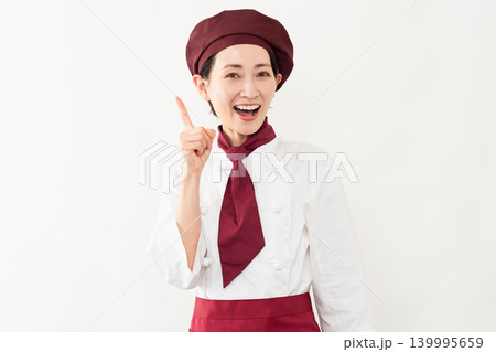 パン屋のユニフォームを着ている女性 パン屋のユニフォームを着ている女性 139995659