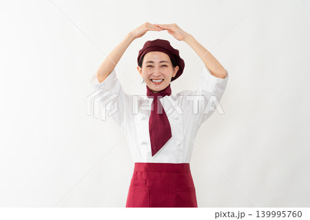 パン屋のユニフォームを着ている女性 パン屋のユニフォームを着ている女性 139995760