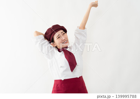パン屋のユニフォームを着ている女性 139995788