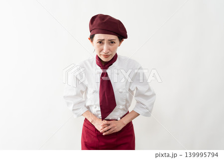 パン屋のユニフォームを着ている女性 139995794