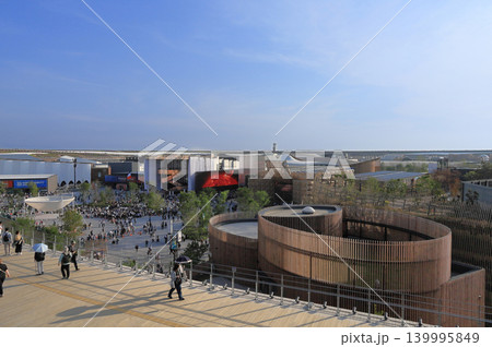 EXPO2025大阪・関西万博の大屋根リングからアイルランド館、アメリカ館、フランス館、フィリピン館 EXPO2025大阪・関西万博の大屋根リングからアイルランド館、アメリカ館、フランス館、フィリピン館 139995849