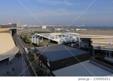 大屋根リングから見た万博の迎賓館、EXPOホール、地下鉄の海底連絡トンネル出口、大阪南港・咲洲エリア 139995851
