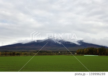 10月斜里岳の初冠雪 10月斜里岳の初冠雪 139996289