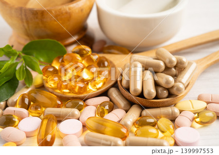 Fish oil vitamin with EPA and DHA,Alternative medicine herbal organic capsule with vitamin E omega 3. Fish oil vitamin with EPA and DHA,Alternative medicine herbal organic capsule with vitamin E omega 3. 139997553