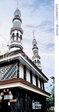 photo of mosque from side view with tall tower photo of mosque from side view with tall tower 139997955