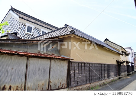 稲荷山重伝建地区内のたまち蔵道の風景 139998776