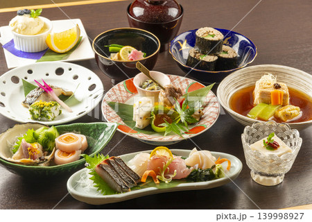 日本料理の多彩な逸品が並ぶ、季節の懐石会席コース 日本料理の多彩な逸品が並ぶ、季節の懐石会席コース 139998927