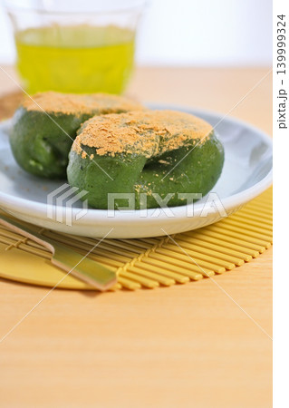 美味しそうな蓬もち 美味しそうな蓬もち 139999324