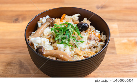 鯛の炊き込みご飯 きのこと大葉を添えた和風炊き込みご飯の写真 鯛の炊き込みご飯 きのこと大葉を添えた和風炊き込みご飯の写真 140000504