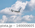 旅客機と青空と雲 140000605