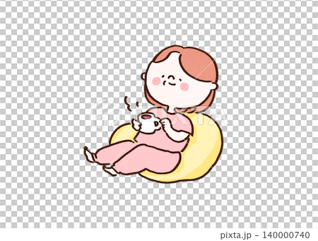 ビーズクッションに座り温かい紅茶を飲みくつろぐミドル女性（リラックス・休息） 140000740