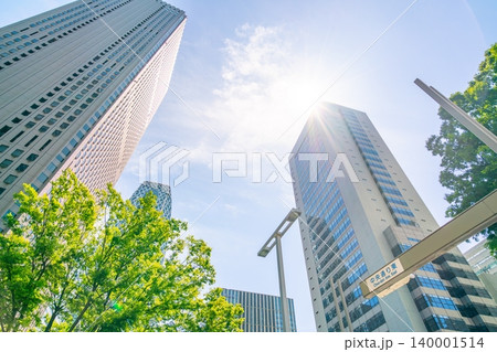 《東京都》日本の都市景観 よく晴れた春の新宿の高層ビル群（令和8年5月） 140001514