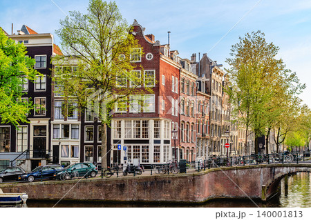 Picturesque view of the canals of Amsterdam 140001813