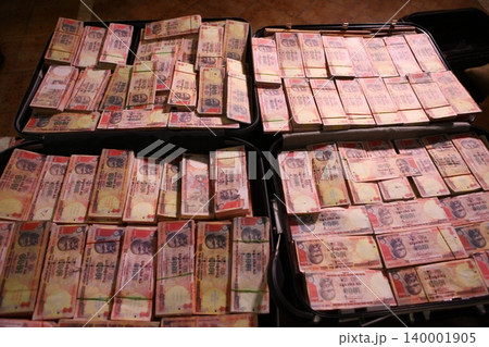 Indian Currency in a Box 140001905