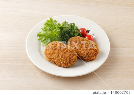 サクサクした美味しそうな牛肉コロッケ 140002705