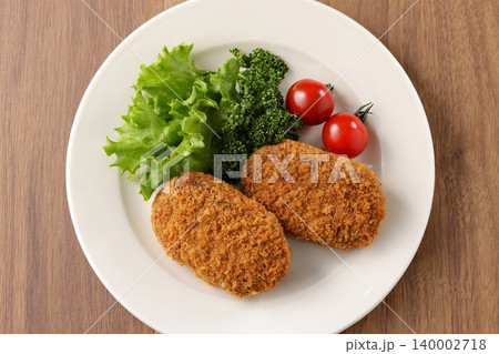 サクサクした美味しそうな牛肉コロッケ 140002718
