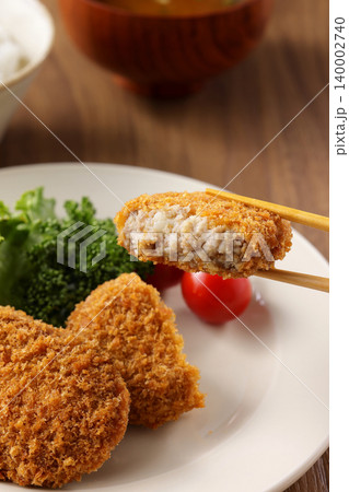 サクサクした美味しそうな牛肉コロッケ サクサクした美味しそうな牛肉コロッケ 140002740