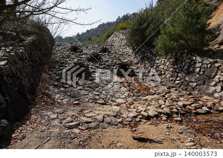 弥山の登山道の土砂崩れ 140003573