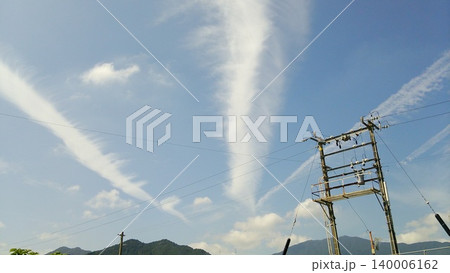 青空に走る飛行機雲 青空に走る飛行機雲 140006162