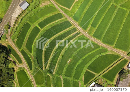 宮崎県高千穂町の棚田を真俯瞰した空撮写真 宮崎県高千穂町の棚田を真俯瞰した空撮写真 140007570