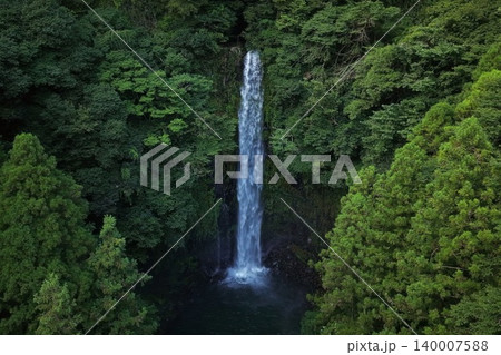熊本県日之影町・観音滝を俯瞰した空撮写真 熊本県日之影町・観音滝を俯瞰した空撮写真 140007588
