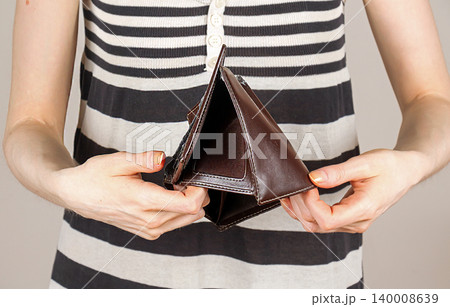 Showing empty wallet Showing empty wallet 140008639