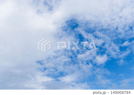 春の雨上がりの空と雲の風景18 春の雨上がりの空と雲の風景18 140008784