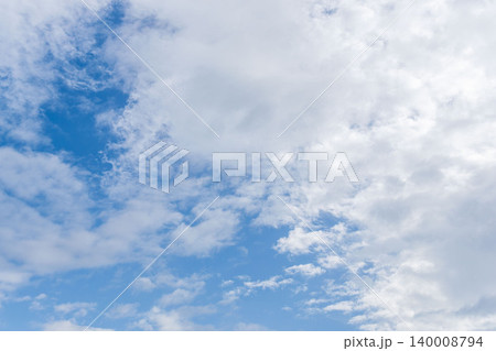 春の雨上がりの空と雲の風景28 春の雨上がりの空と雲の風景28 140008794