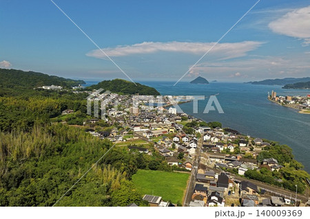 大分県臼杵市の海岸線と瀬戸内海の島々を望む空撮写真 大分県臼杵市の海岸線と瀬戸内海の島々を望む空撮写真 140009369