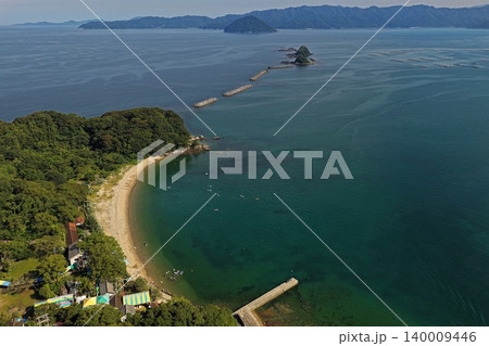 大分県臼杵市黒島の砂浜と入り江を俯瞰した空撮写真 大分県臼杵市黒島の砂浜と入り江を俯瞰した空撮写真 140009446