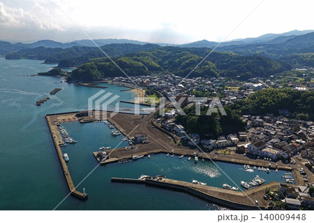 大分県臼杵市の漁港と沿岸集落を捉えた空撮写真 大分県臼杵市の漁港と沿岸集落を捉えた空撮写真 140009448