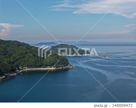 大分県臼杵市佐志生・黒島周辺の海岸線と島を俯瞰した空撮写真 140009472