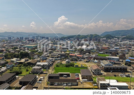 宮崎県延岡市の市街地と山並みを望む空撮写真 宮崎県延岡市の市街地と山並みを望む空撮写真 140009673