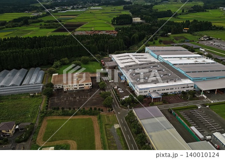 熊本県高森町の工業団地と水田を俯瞰した空撮写真 熊本県高森町の工業団地と水田を俯瞰した空撮写真 140010124